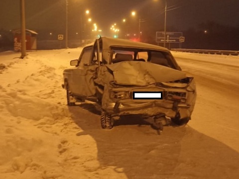 В Саранске "Лада Приора" "догнала" "шестерку", пострадали оба водителя