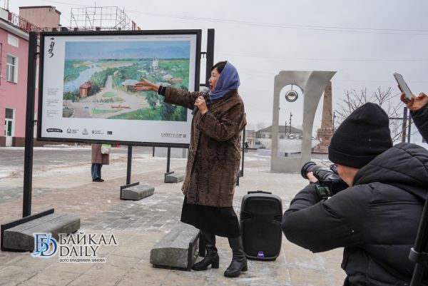 В Улан-Удэ открылась уличная выставка в честь 80-летия Художественного музея