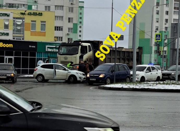 Очевидцы сообщают о ДТП на улице Ново-Терновской в Пензе