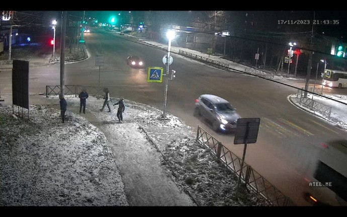 В Рыбинске трое подростков получили условный срок за нападение на прохожего