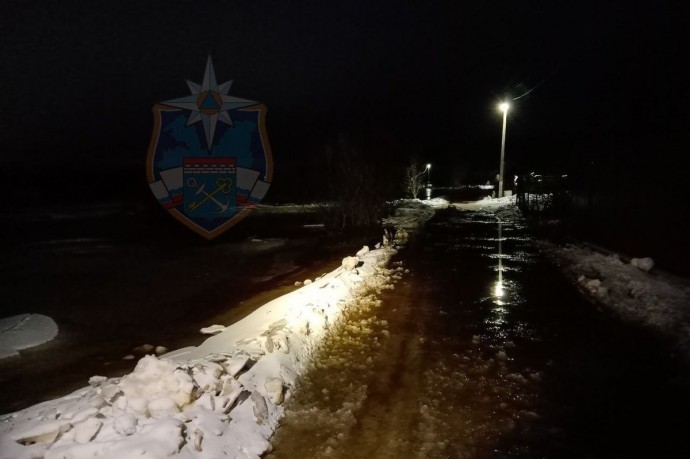 В Кингисеппском районе паводок снова подтопил дорогу к садоводству