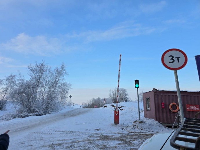 В Якутии открыли первую ледовую переправу через реку Лену