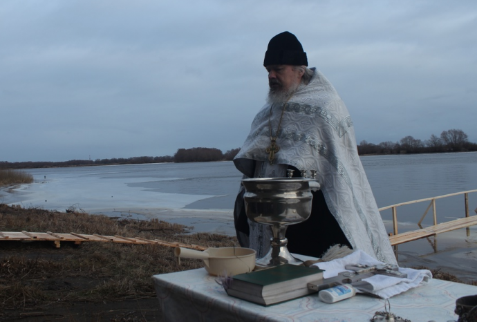 В Крещенский Сочельник состоялся чин освящения воды в Волхове