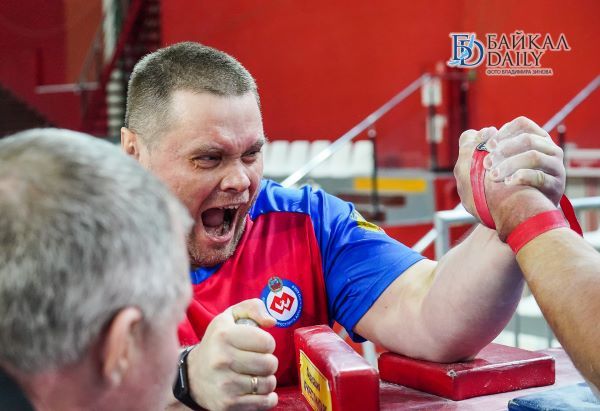 В Улан-Удэ проходит чемпионат СФО и ДФО по армрестлингу