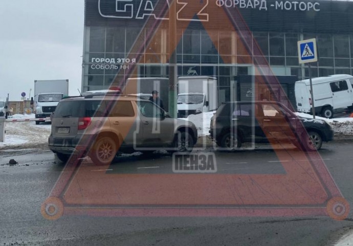 ДТП на улице Воронова в Пензе: участниками столкновения стали две машины