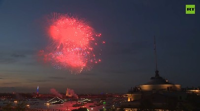 Праздничный салют в Санкт-Петербурге в честь Дня Военно-морского флота