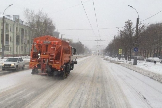 В Иванове дорожники начали применять новый реагент для борьбы со льдом