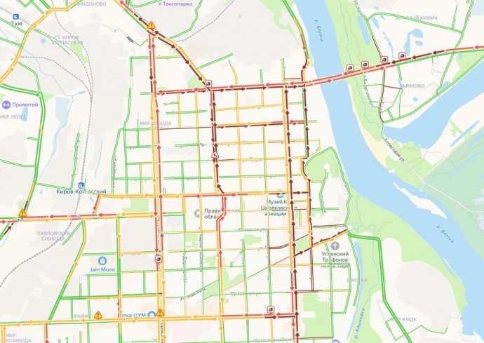 В Кирове огромные пробки: стоит Ленина из-за четырех ДТП за старым мостом