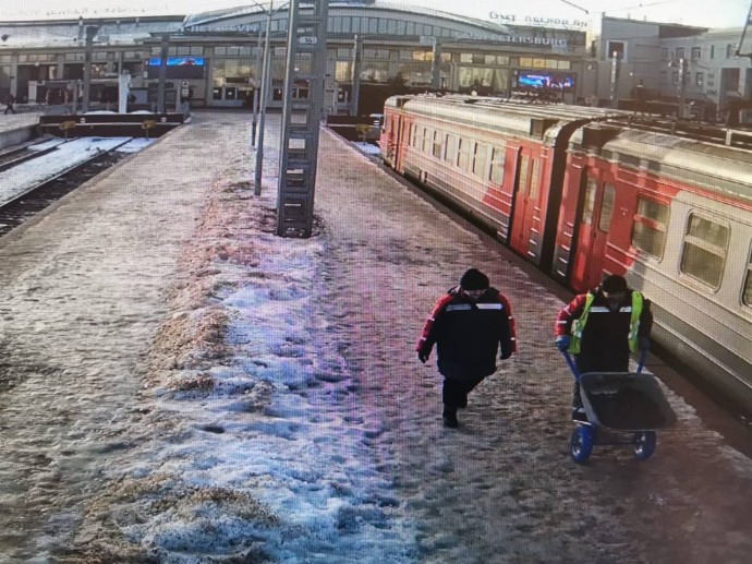 В Петербурге убрали наледь на железнодорожных станциях после проверки прокуратуры