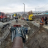 В Южно-Сахалинске на проспекте Победы трубу ливневой канализации протягивают под ж/д путями