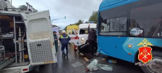 Шесть человек пострадали в ДТП с машиной скорой помощи в Кемерове