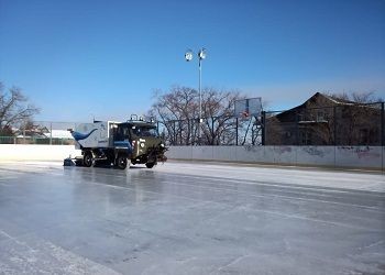 В Свободном залили каток