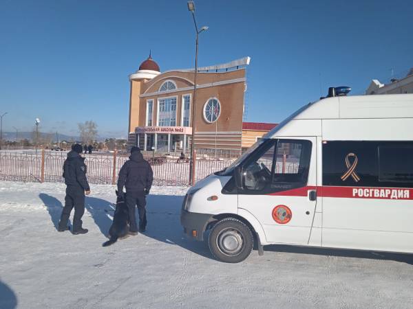В Улан-Удэ «минировали» две школы и торговый центр
