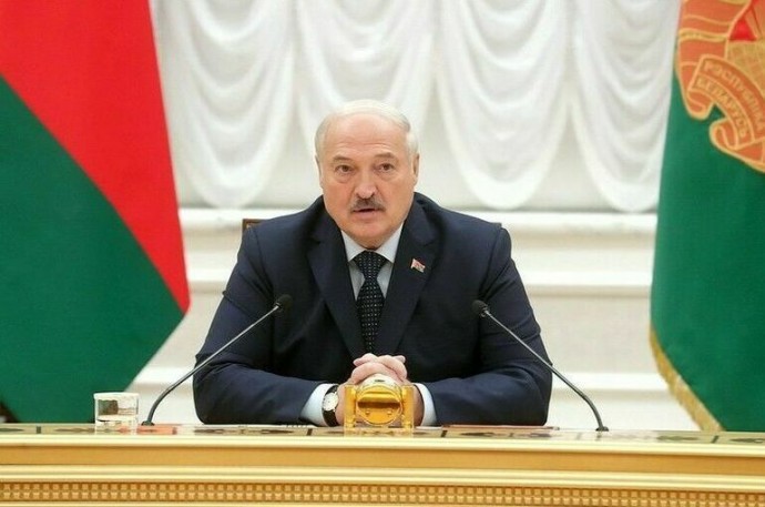 Лукашенко: Окружение Зеленского может устранить его как предателя