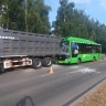 В Курске утром 28 июля Волгабус врезался в припаркованный грузовик