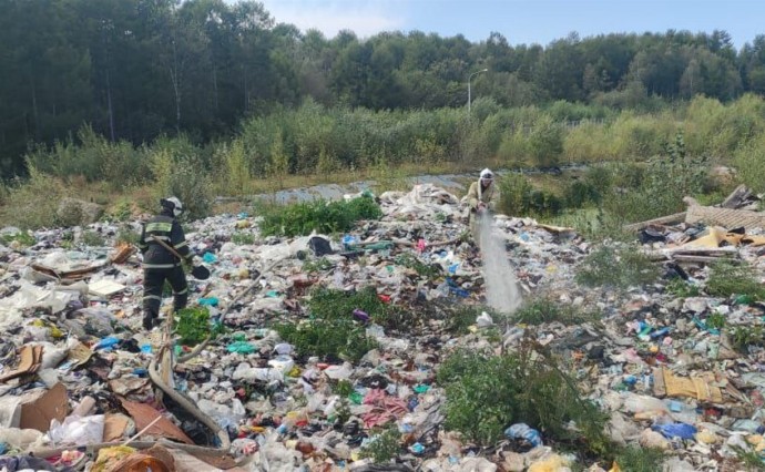 Мусор загорелся на полигоне бытовых отходов в Тымовском районе