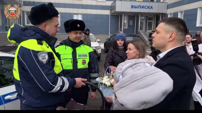 В Ярославле инспекторы помогли женщине добраться до роддома и встретили ее после родов