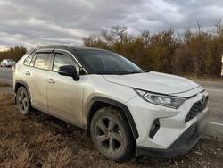 У должника по алиментам арестован Toyota RAV4