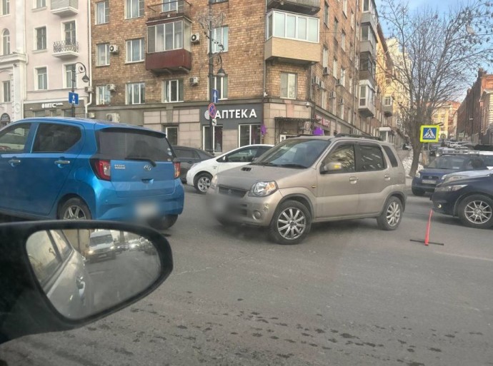 «Стоять придется долго»: автоавария в центре Владивостока спровоцировала огромную пробку