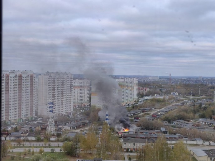 В Туле загорелись гаражи на Новомедвенском проезде