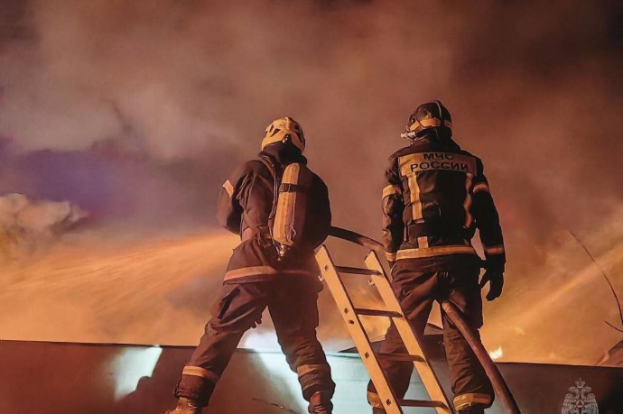 При масштабном пожаре в Ижевске двое пострадали