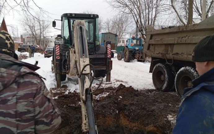 Незаконный гараж оставил без воды садик и жилые дома в Костроме