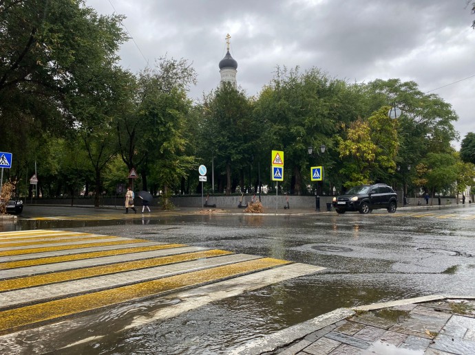 Ветер, ливень и гроза: в Астрахани объявили штормовое предупреждение