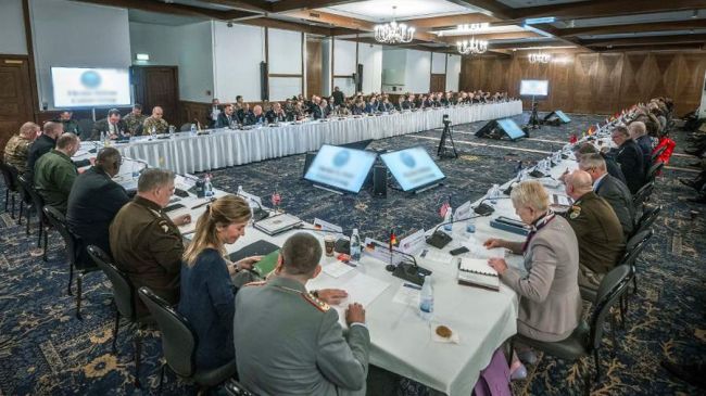 Украинцы сыты войной по горло: «Рамштайн» прошел в подавленном настроении