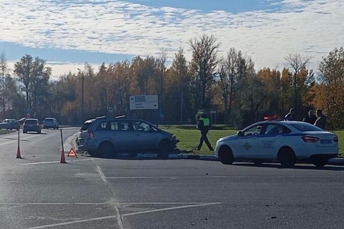 Три человека пострадали при столкновении двух автомобилей в Великом Новгороде