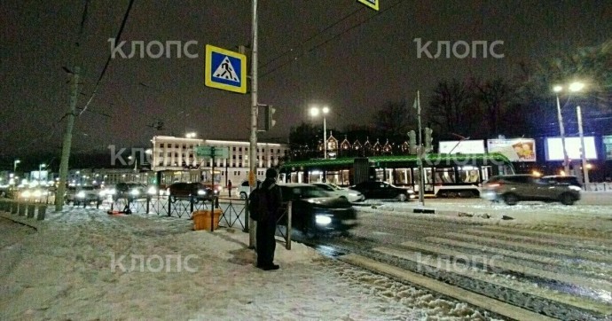 Движение заблокировано: на площади Победы трамвай сошёл с рельсов