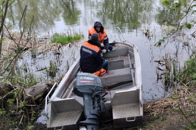 В Курской области из реки Сейм спасатели выловили тело 57-летнего мужчины