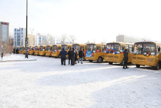 Школы Иркутской области получили 50 новых автобусов