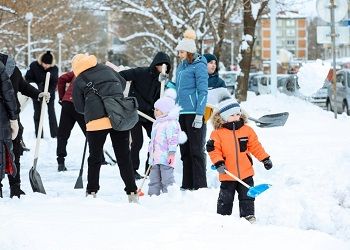 Последствия самого мощного за 100 лет снегопада устраняют в Приамурье