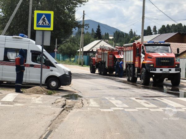 Пожар произошёл в одноэтажном многоквартирном доме в Улан-Удэ