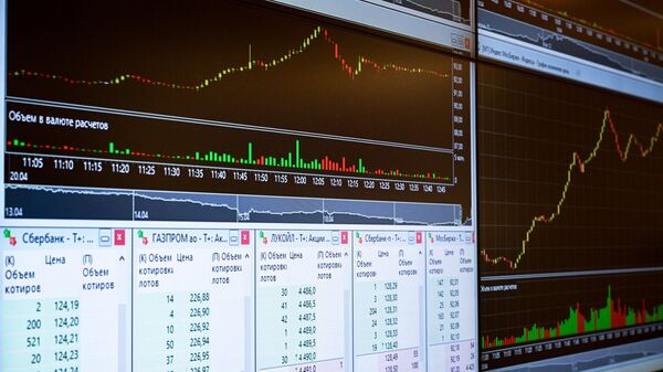 Российский рынок акций снижается в начале торгового дня