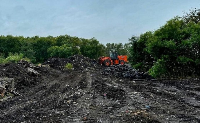 Две большие свалки начали рекультивировать в Аниве и Синегорске