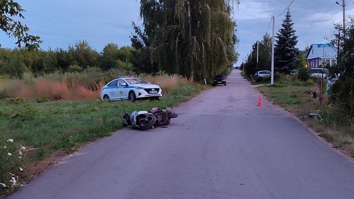 В Плавском районе женщина и девочка попали в больницу после опрокидывания скутера