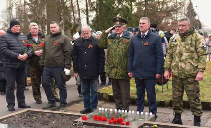 Новгородцы отметили 82-ю годовщину победы советских войск в Сталинградской битве