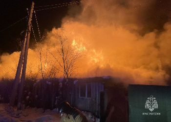 В Приамурье тушили гараж, приспособленный под автосервис