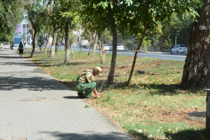 В Астрахани восстанавливают поливочный водопровод