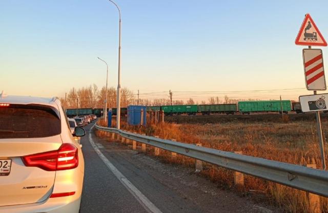 Сломавшийся поезд на несколько часов заблокировал дорогу в села под Уфой