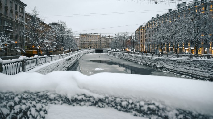 Петербуржцев ждут мокрый снег и ветер 22 декабря