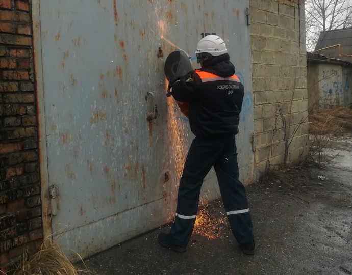 В Пензе в закрытом изнутри гараже нашли труп мужчины