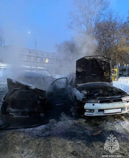 В Уфе ночью сгорели три автомобиля