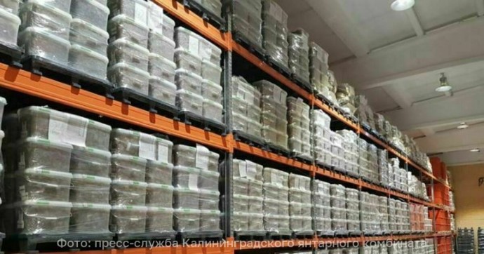 Калининградцев призвали хранить деньги в янтарных «слитках»