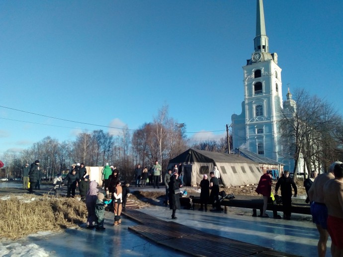 Более пяти тысяч жителей Ярославской области окунулись в купелях в Крещение