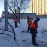 В Благовещенске очищали территории автобусных остановок