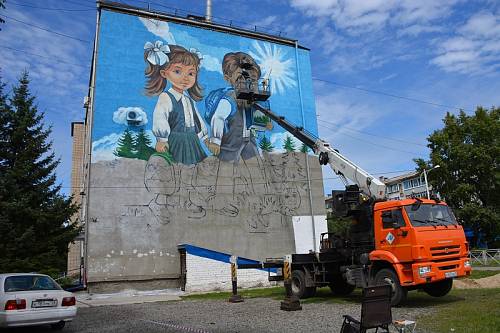 В Белогорске началось рисование второго мурала