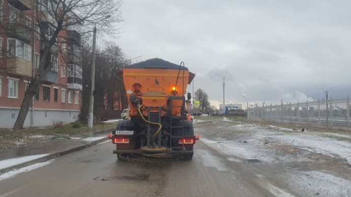 В Туле на борьбу с гололедом бросили более 40 дорожных машин