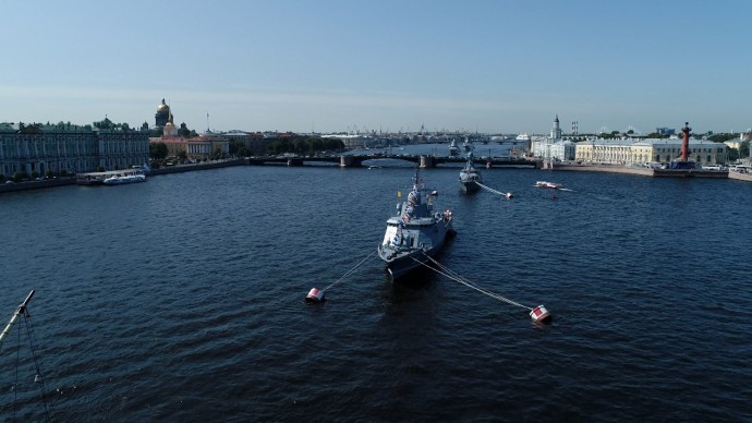 Проезд по центру Петербурга ограничат из-за подготовки ко Дню ВМФ